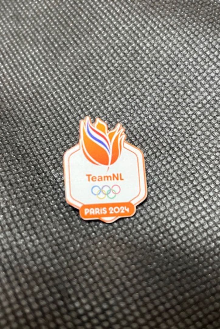 2024 パリオリンピック　オランダ　ピンバッチ　2