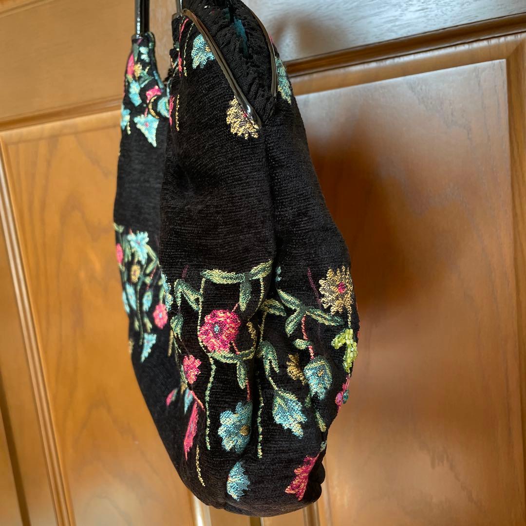 マ*ん様 Think Beet 刺繍ハンドバッグ 黒