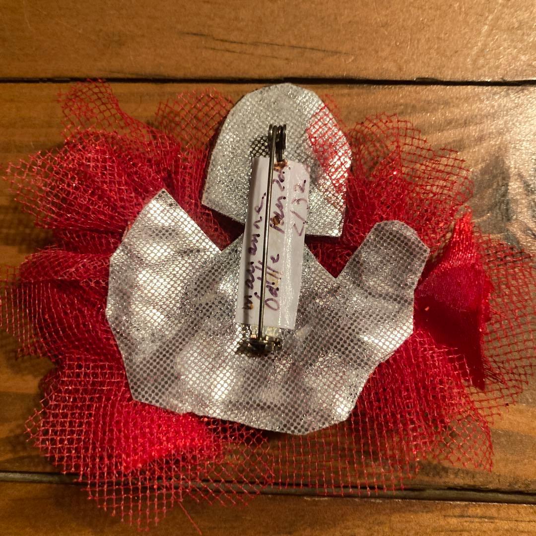 マリアンヌバトル ブローチ　アナウィンター メットガラ