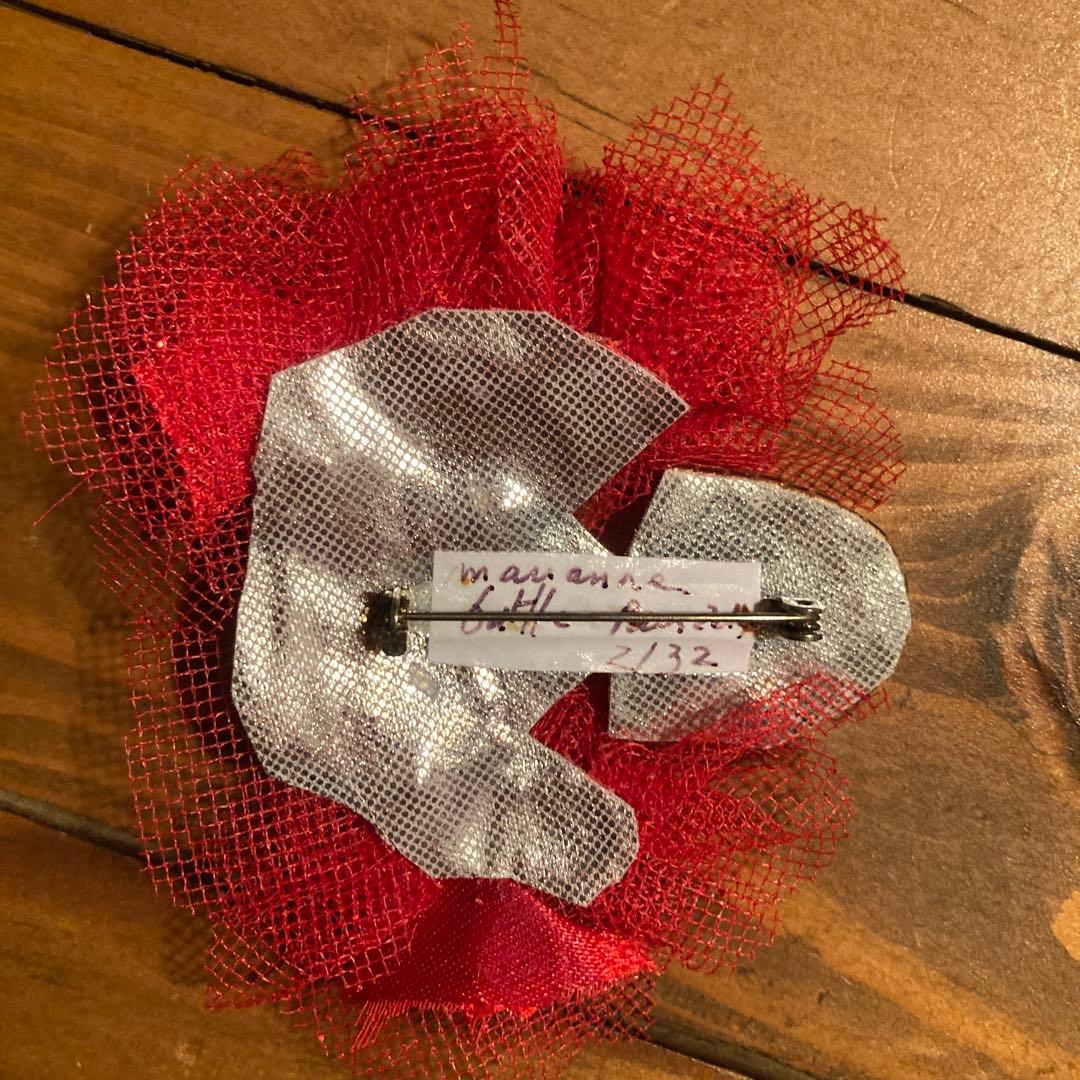 マリアンヌバトル ブローチ　アナウィンター メットガラ