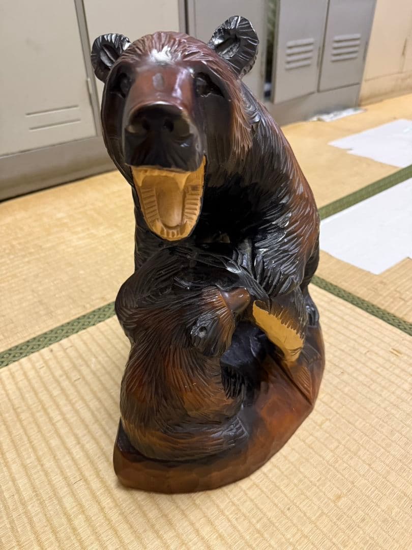 木製クマ彫刻 約30cm