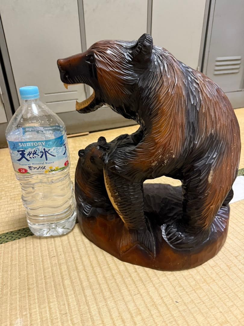 木製クマ彫刻 約30cm