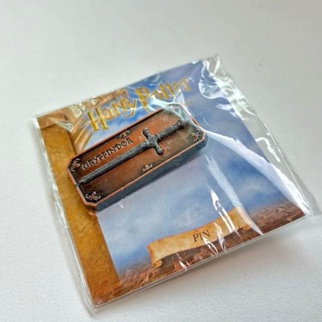 希少品★未使用品★ハリーポッターと秘密の部屋★グリフィンドールの剣★ピンズ