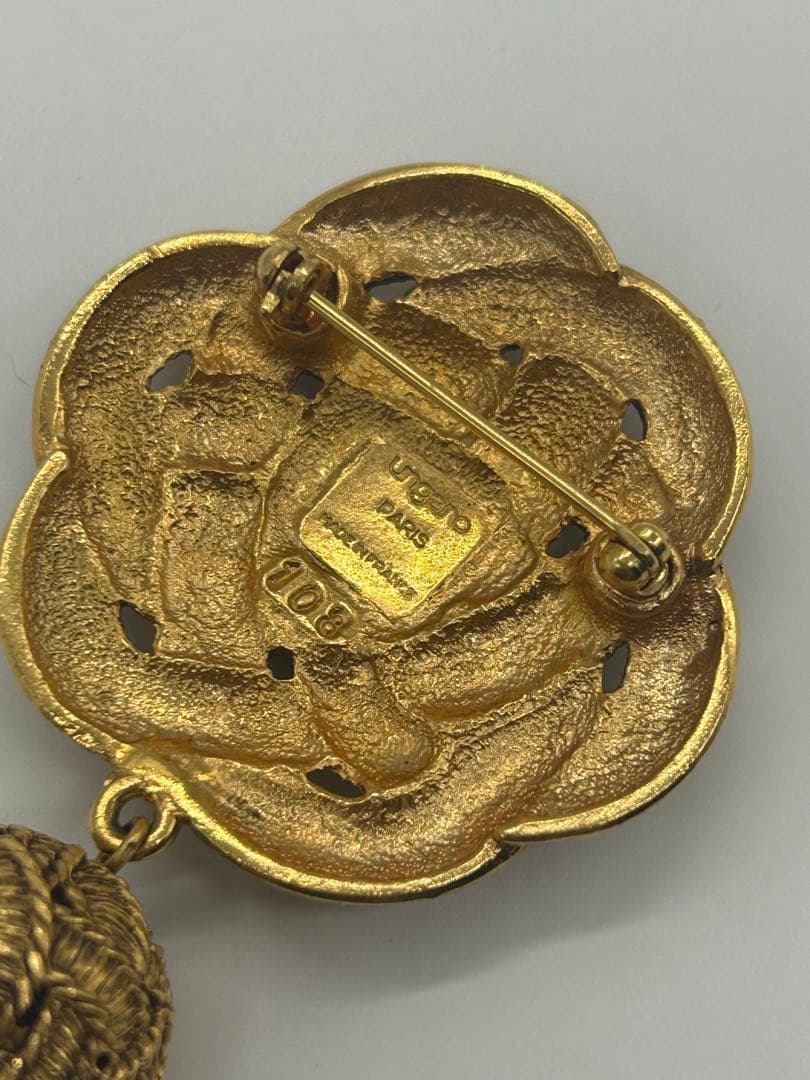 希少ungaro ウンガロ ヴィンテージブローチ タッセル ロープ編み ゴールド