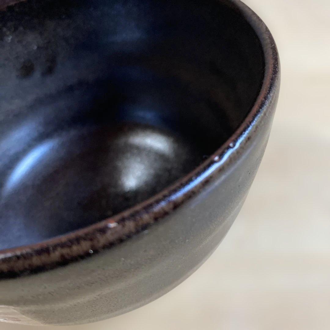 老梅　古木　紅梅　笹　抹茶碗 こげ茶　白　吉祥柄　九谷焼　新田邦彦　九谷彦 正月