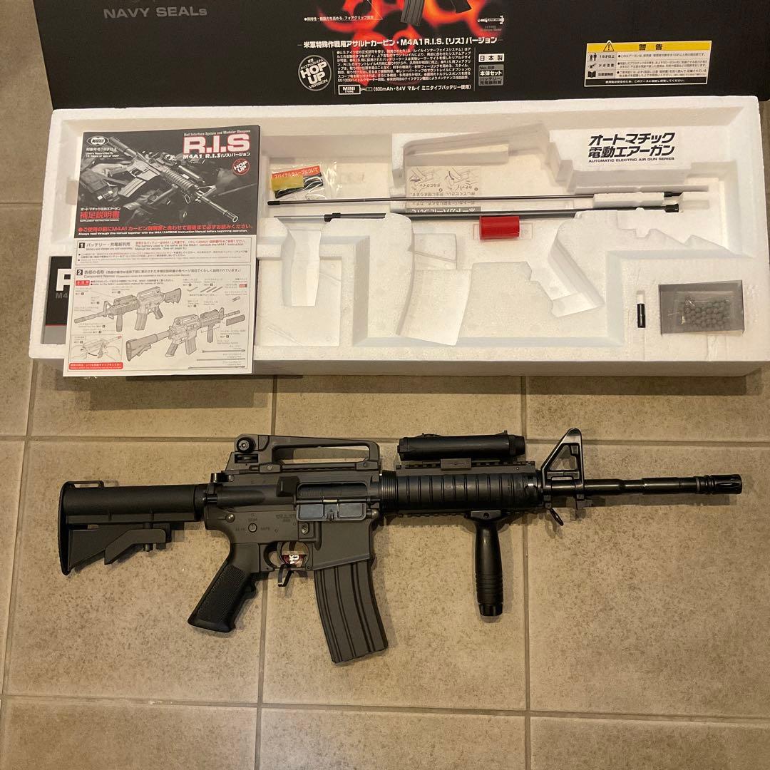 美品90m/s東京マルイ純正電動ガン新型M4A1RIS本体＋マガジン良品