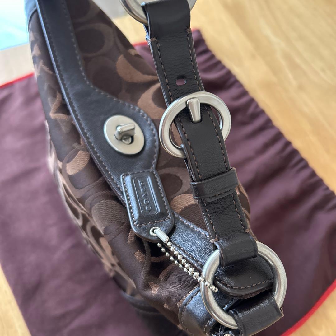 COACH シグネチャー柄　ワンショルダーバッグ