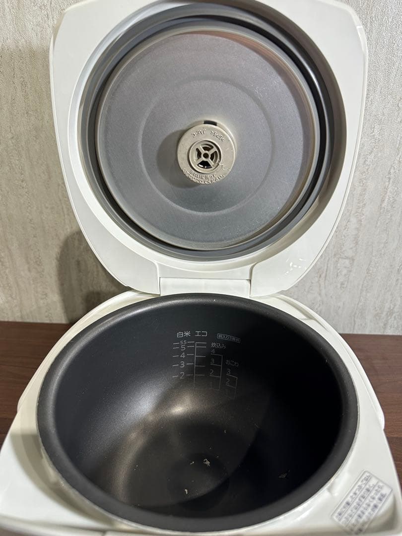 美品 TIGER　JKD-V100-W　IH 炊飯器 炊きたて5.5合 18年製