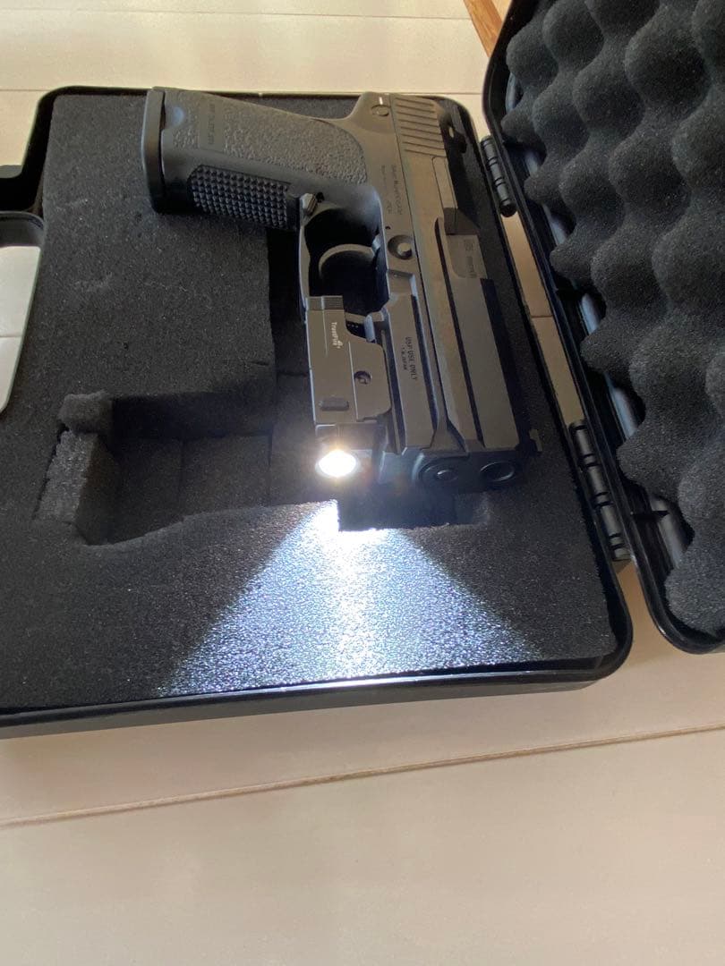 ハードケース付き　東京マルイ　HK USPライト付き