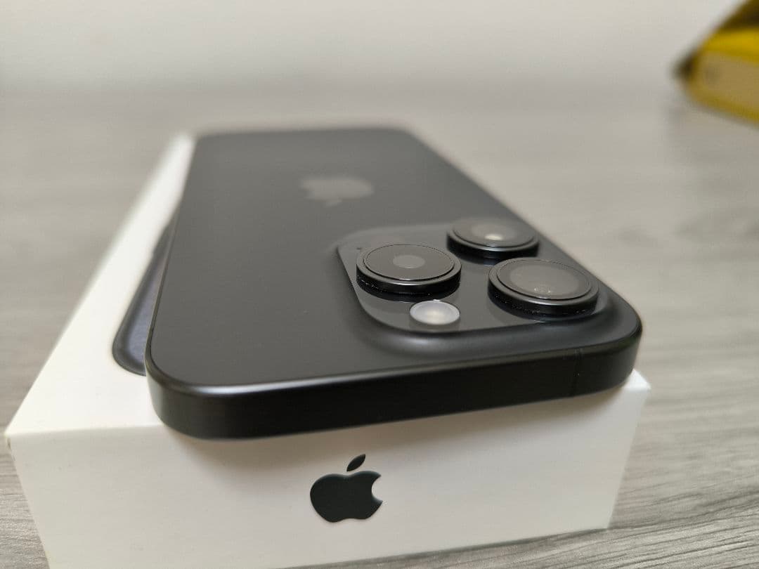 iPhone15pro 128GB SIMフリー　ブラックチタニウム　おまけ多数