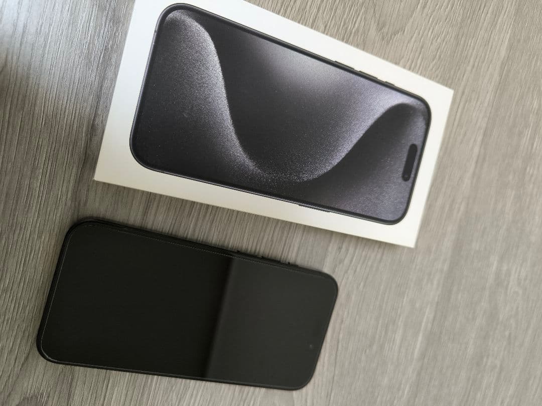 iPhone15pro 128GB SIMフリー　ブラックチタニウム　おまけ多数