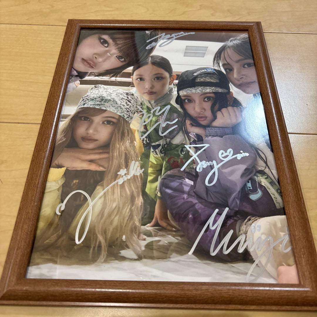 NewJeansサイン入り写真