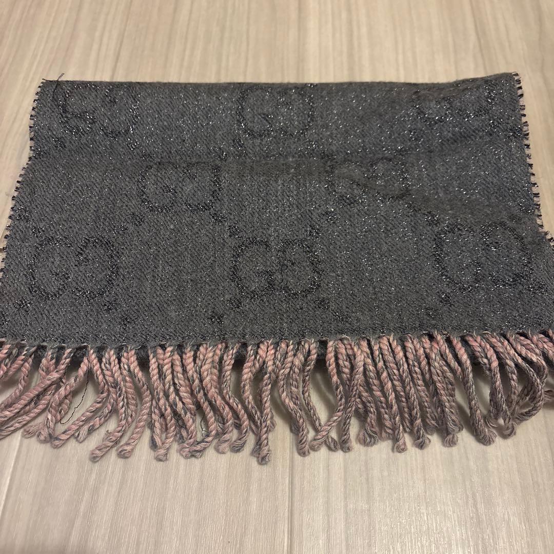 GUCCI ダークグレー マフラー