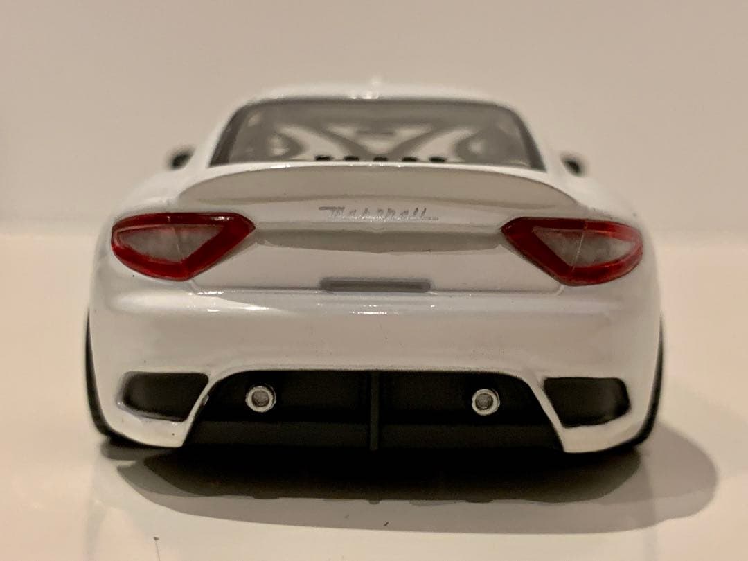 1/43 マセラティ グランツーリスモ MC GT4 2010 ホワイト