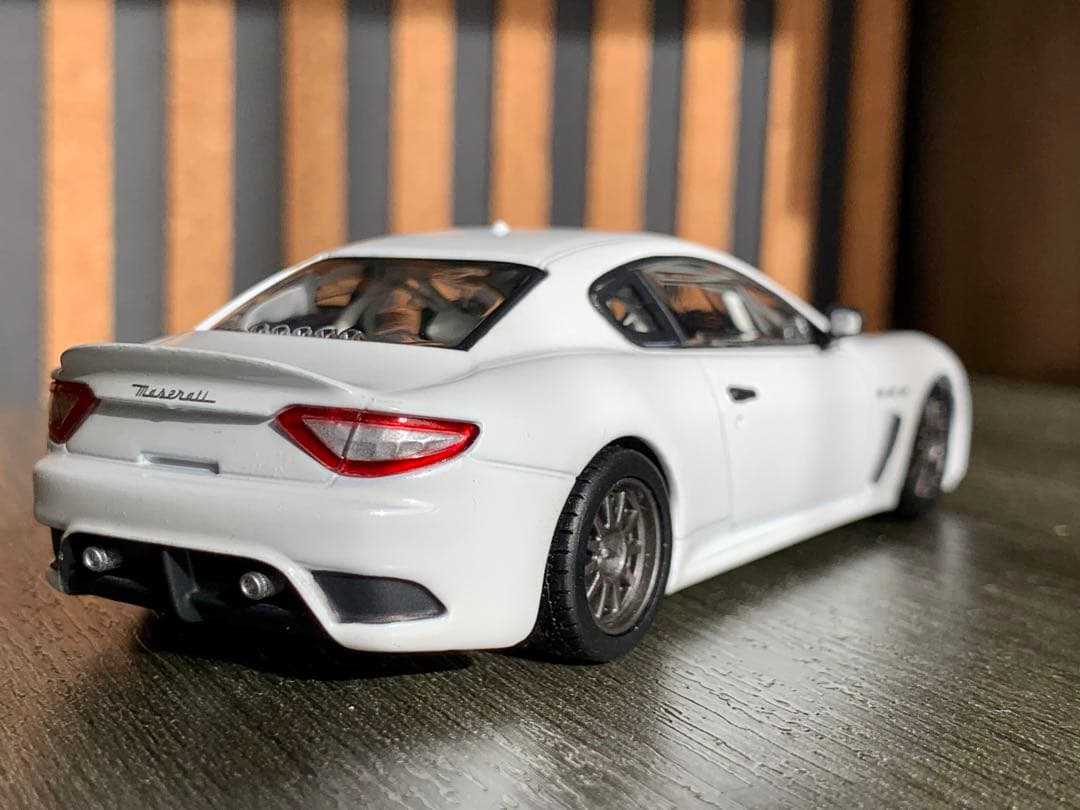 1/43 マセラティ グランツーリスモ MC GT4 2010 ホワイト