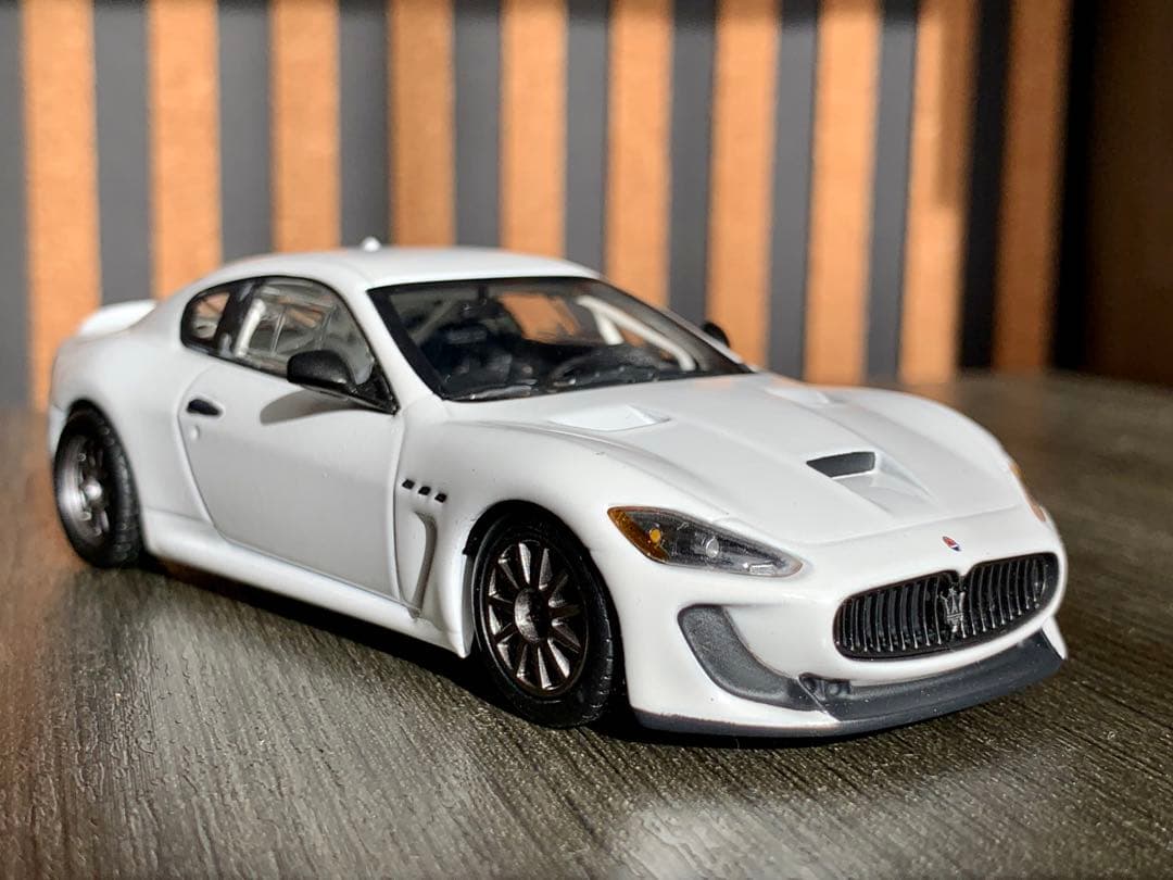 1/43 マセラティ グランツーリスモ MC GT4 2010 ホワイト