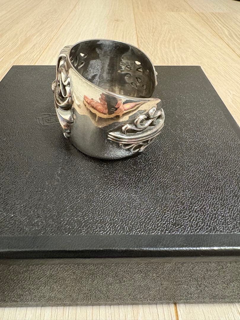 クロムハーツ　フローラルクロス　ワイドカフ　バングル