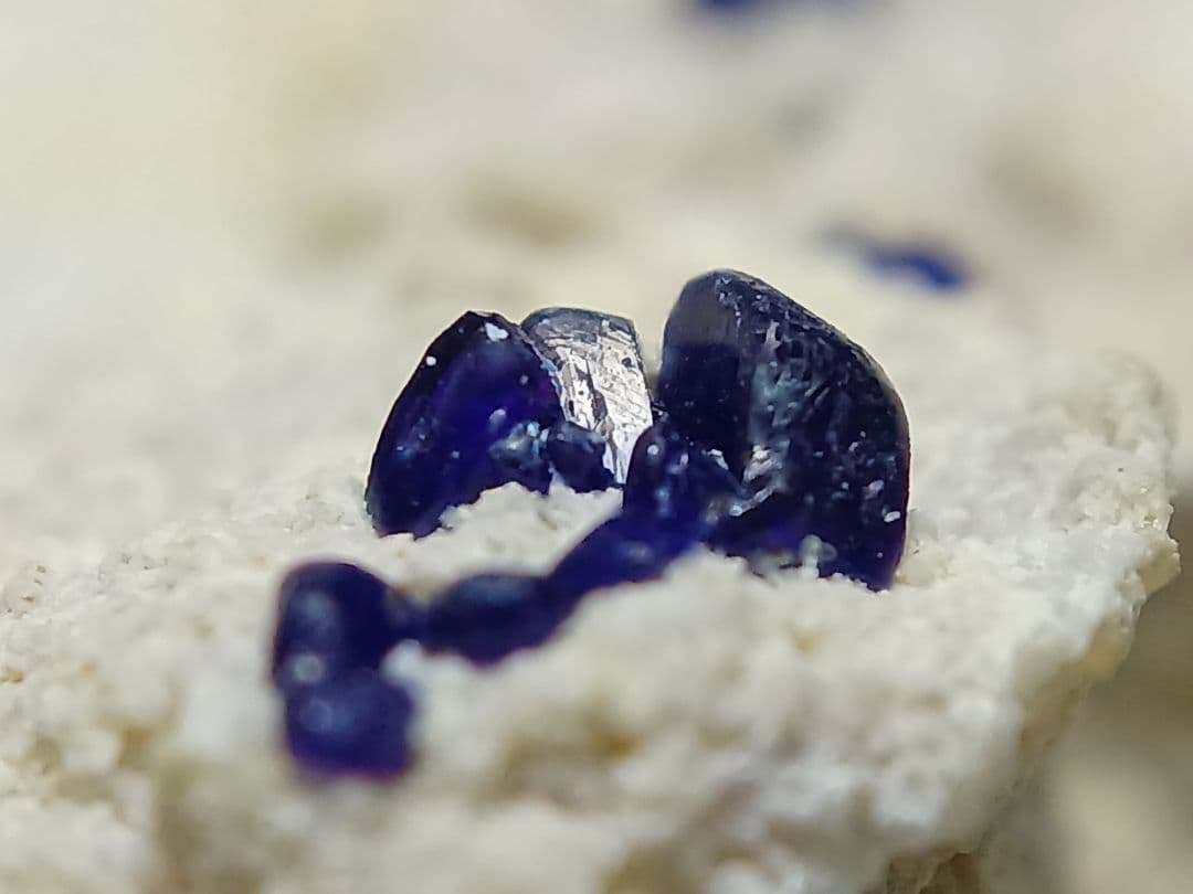 国産鉱物　逸見石　原石　ヘンミライト　Henmilite　鉱物標本