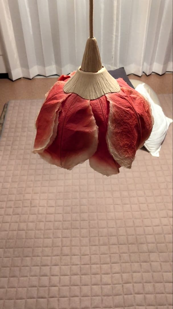 村松さちえさん　ピンク 花びら ペンダントライト