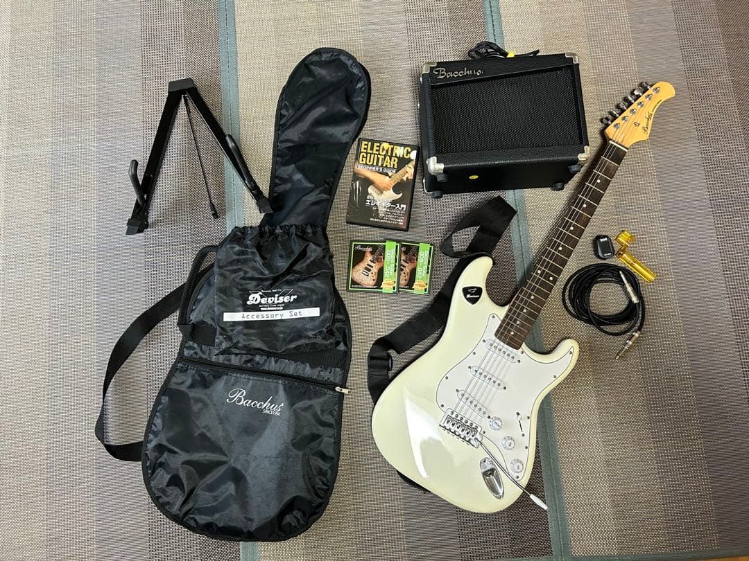 Bacchus エレキギター ホワイト