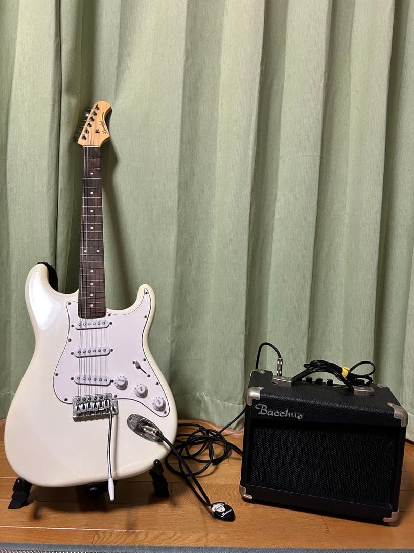 Bacchus エレキギター ホワイト
