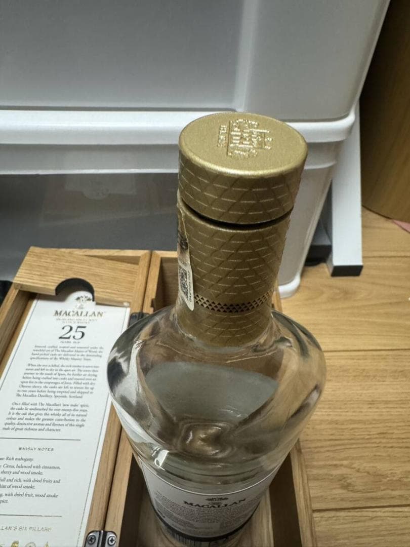 送料無料！空き瓶！マッカラン25年 木箱付 コレクション 黒パッケージ A100