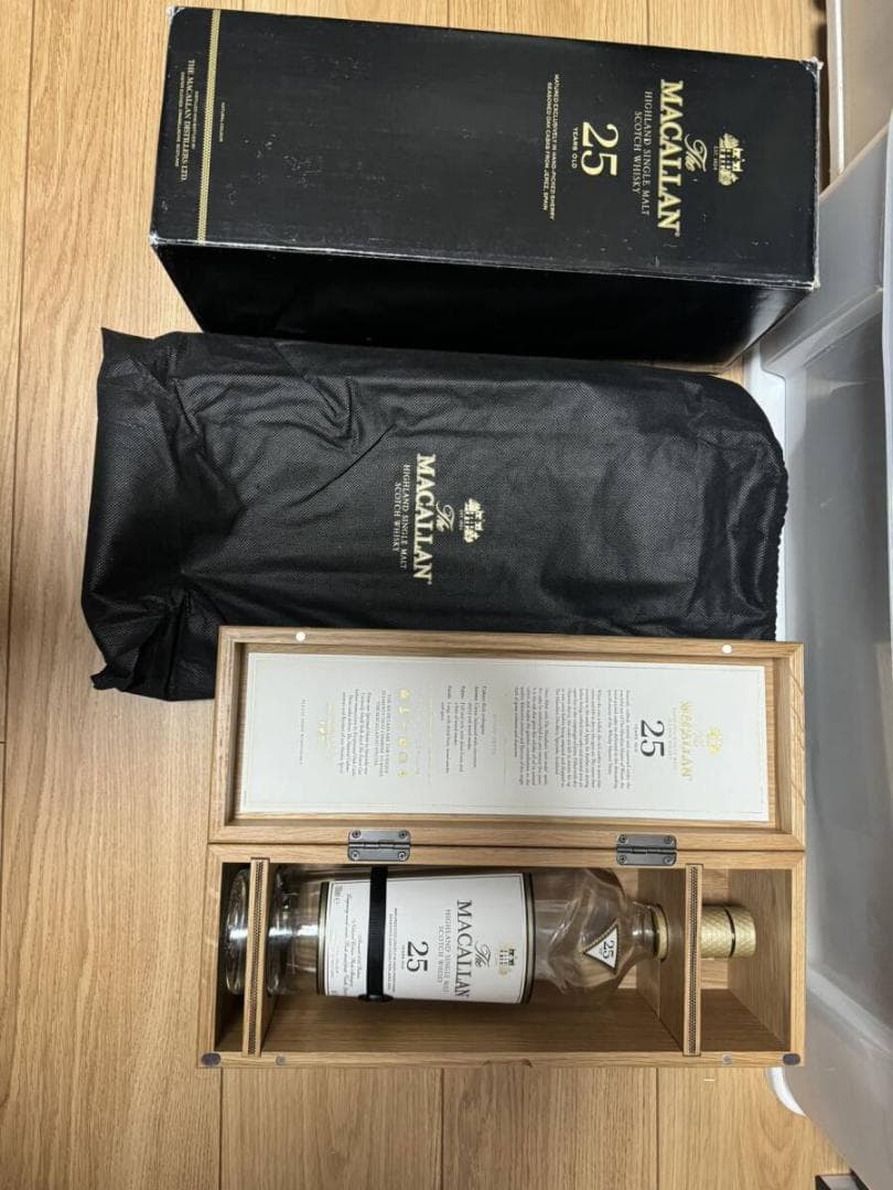 送料無料！空き瓶！マッカラン25年 木箱付 コレクション 黒パッケージ A100