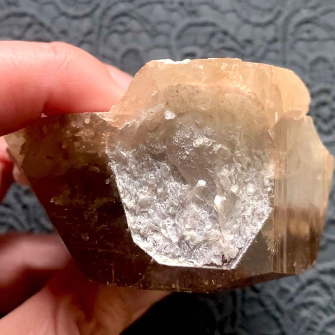 超巨大ブランデートパーズ1780ct！