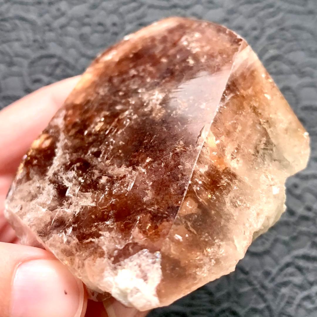 超巨大ブランデートパーズ1780ct！