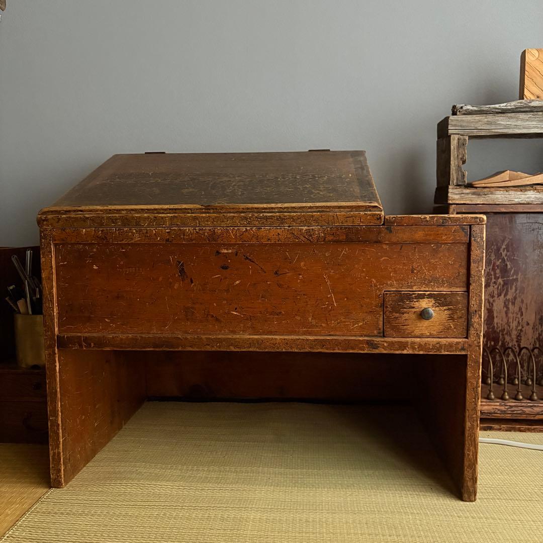 昭和時代の日本和室で使われていた木製の机 時代物　古道具