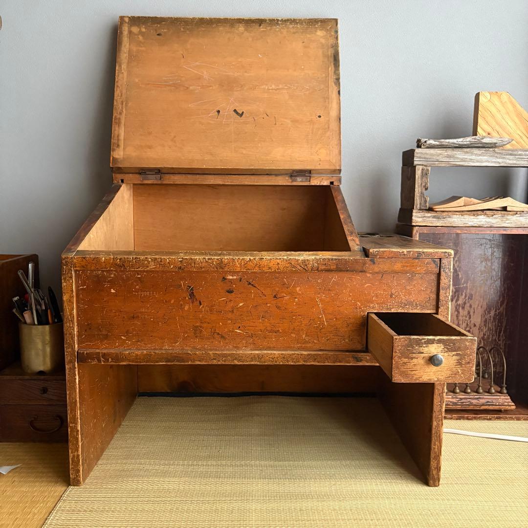 昭和時代の日本和室で使われていた木製の机 時代物　古道具
