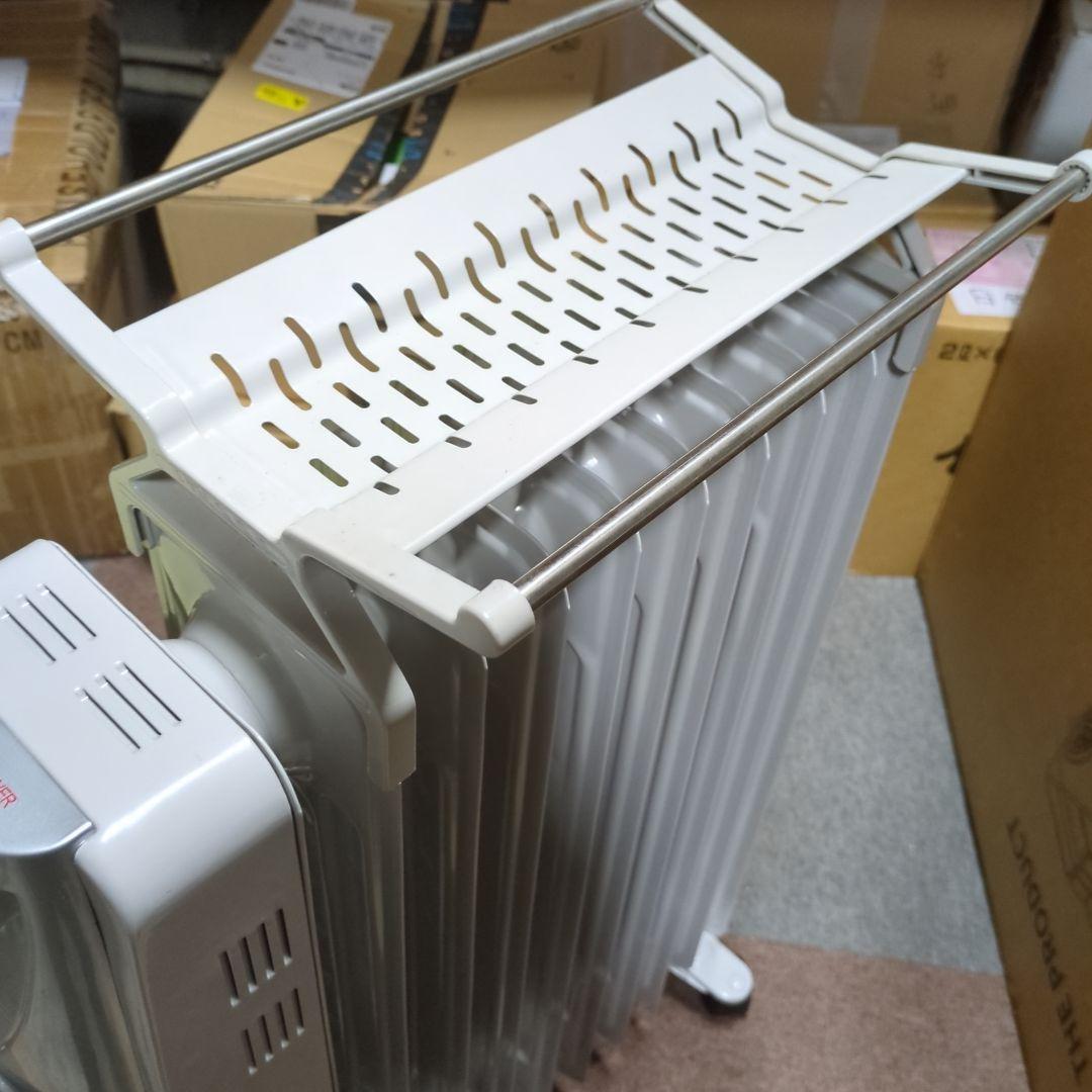 オイルヒーター シルバー コンパクト　　１０枚パネル、タオル干し付き