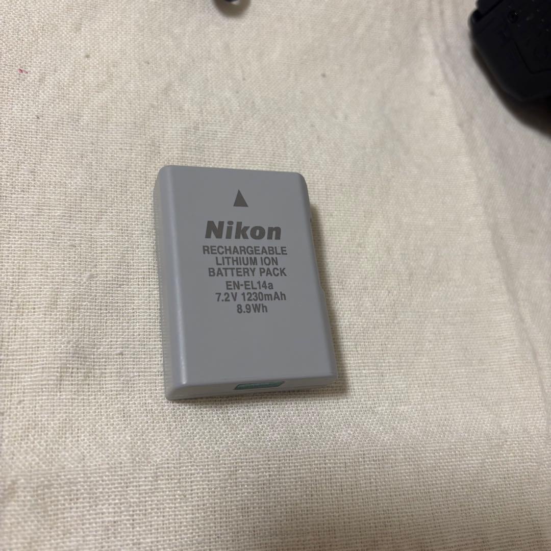 【極美品】使用回数少　Nikon D5600 ダブルズームキット