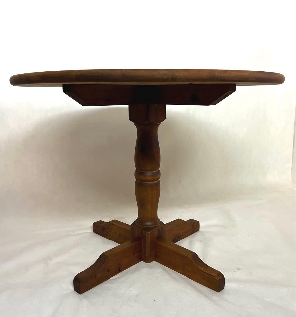 円テーブル・古いパイン材　　　　直径95cm・高さ73cm