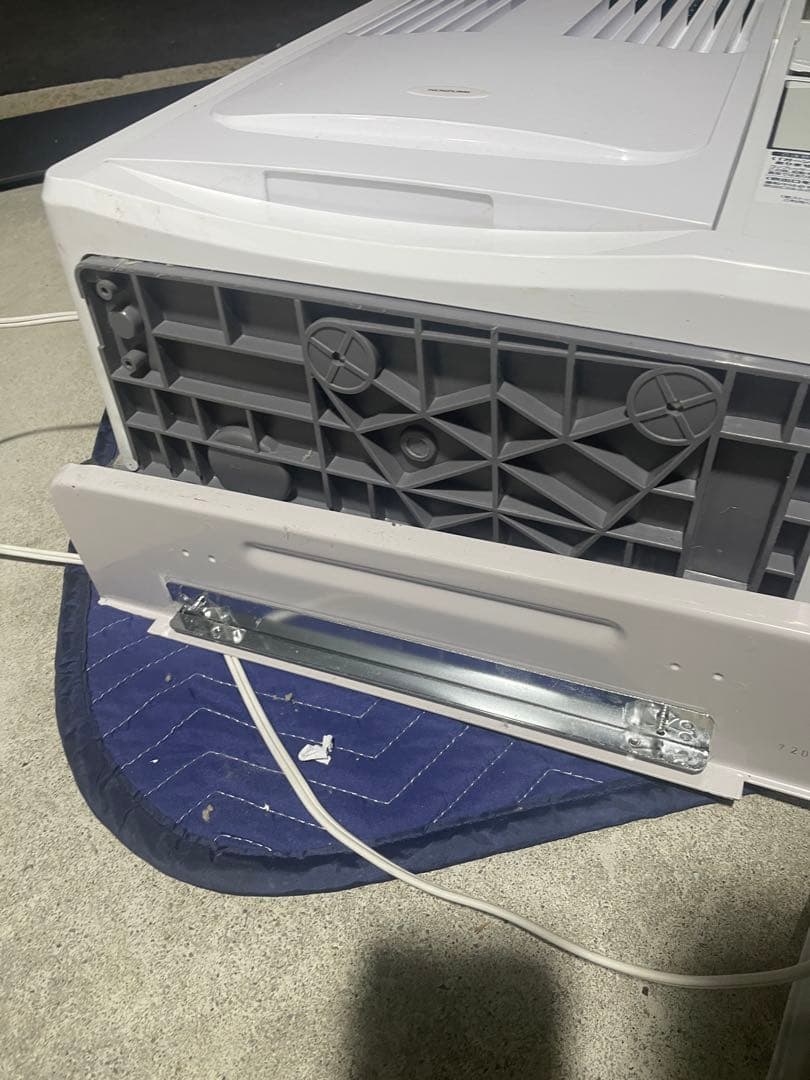 コイズミ　窓用エアコン スリムデザイン リモコン付き　KAW-1622