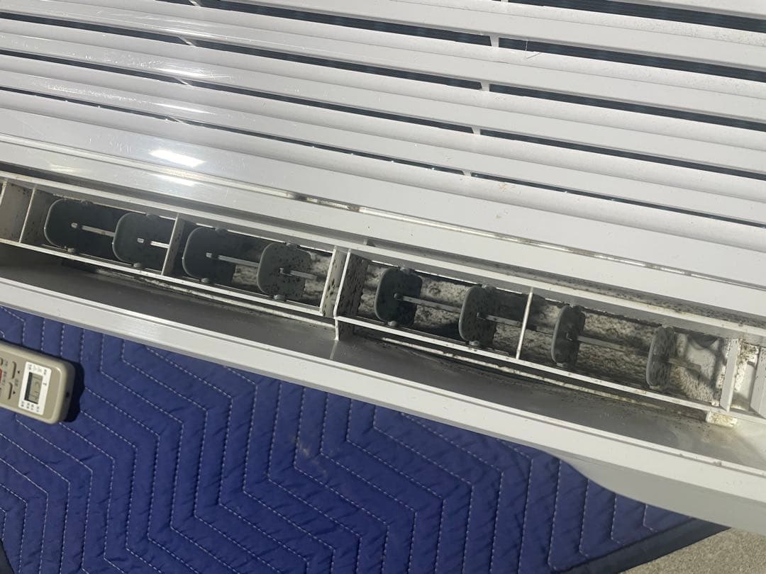 コイズミ　窓用エアコン スリムデザイン リモコン付き　KAW-1622