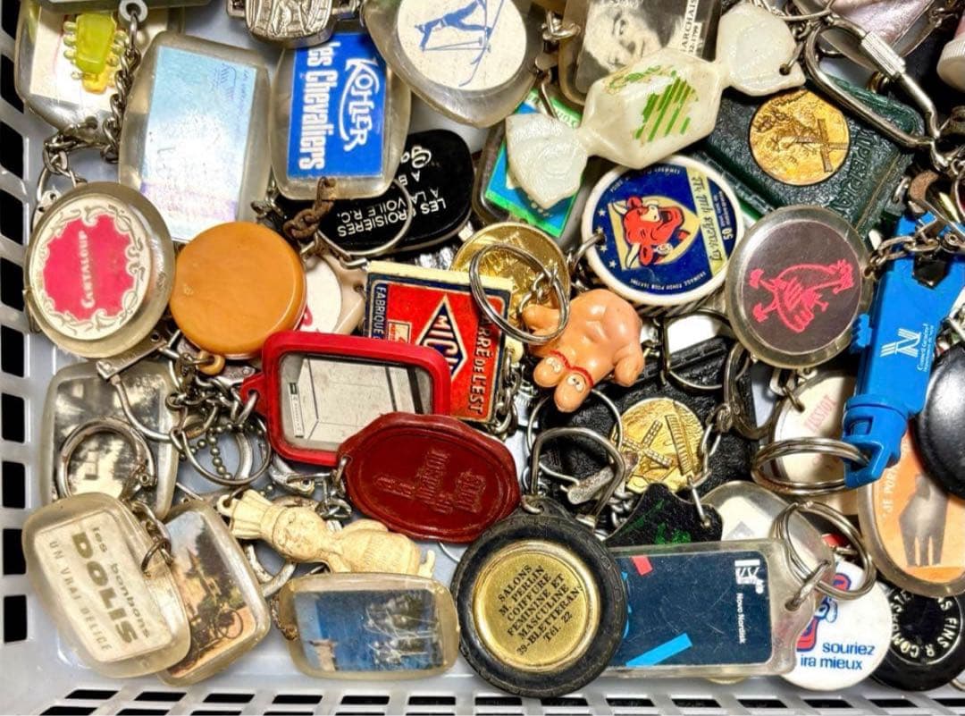 989【限定特価!100個!】ヴィンテージフランスフレンチ キーホルダー