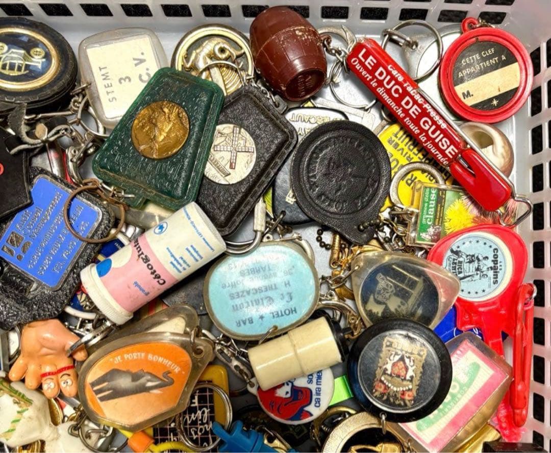 989【限定特価!100個!】ヴィンテージフランスフレンチ キーホルダー