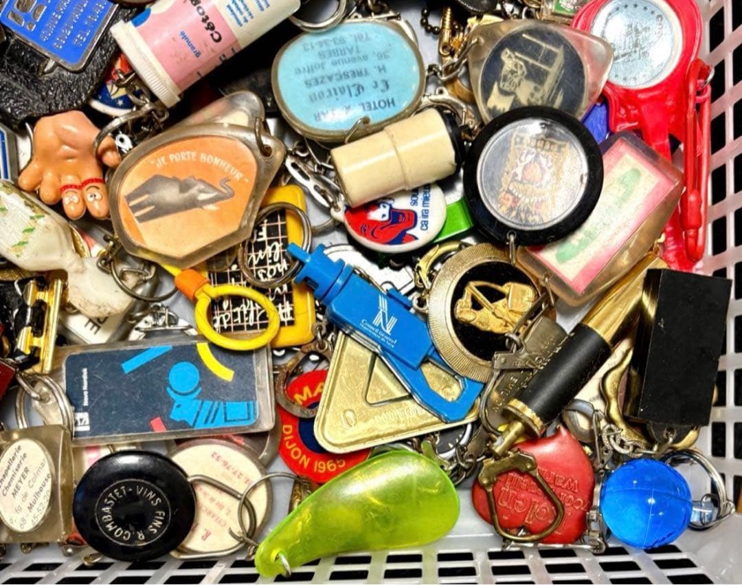 989【限定特価!100個!】ヴィンテージフランスフレンチ キーホルダー