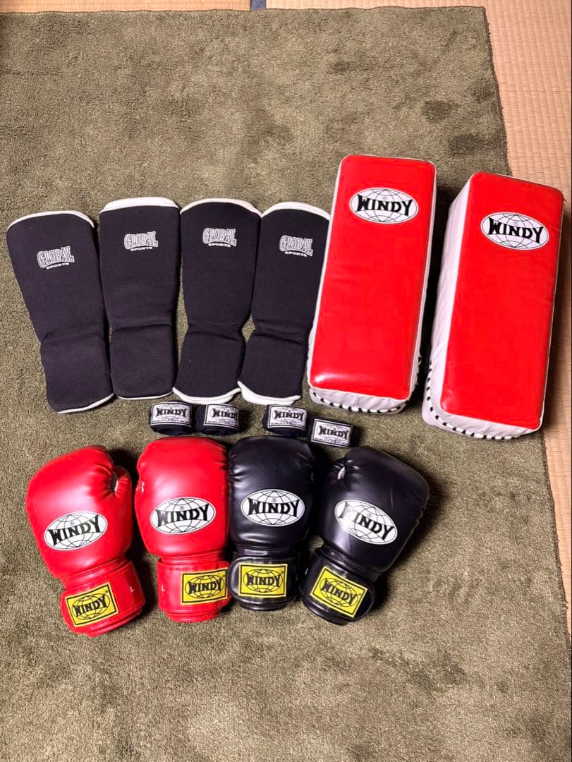 WINDY ボクシンググローブ キックミット　シンガードセット　週末限定値引き‼️