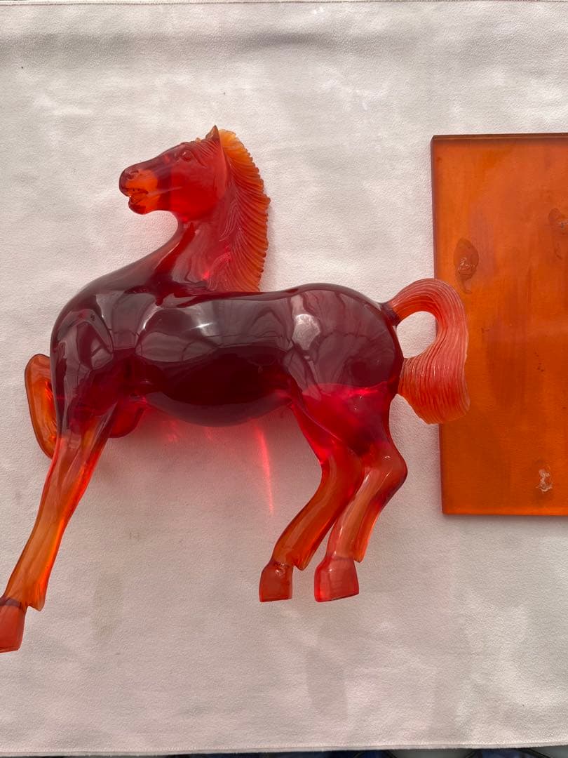 馬の置物 赤　中国　手彫り　蔵出し