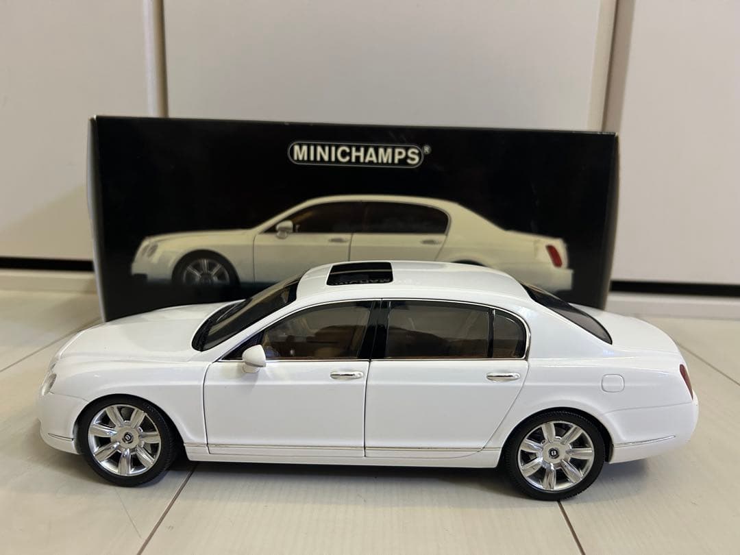 特価 1/18 ベントレー フライングスパーMINICHAMPS ホワイト 希少