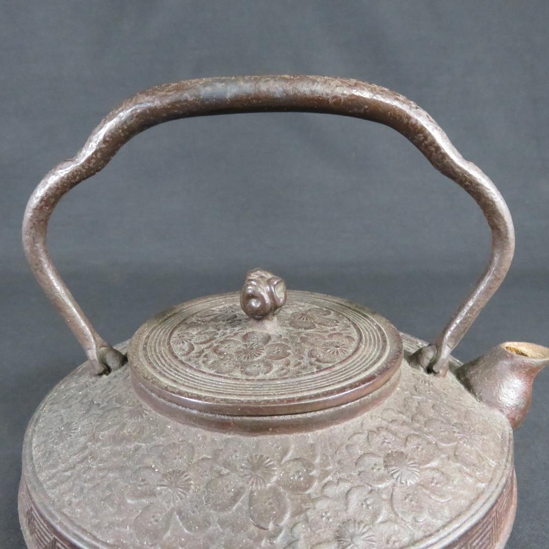 鉄瓶 花 雷文様 錆あり 鉄分補給 南部鉄器か