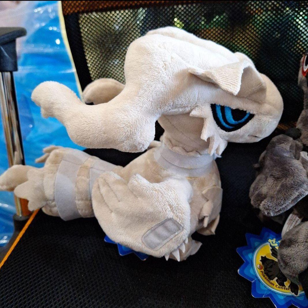 ポケモンセンター　レシラム　ゼクロム　ドール　ぬいぐるみ　セット