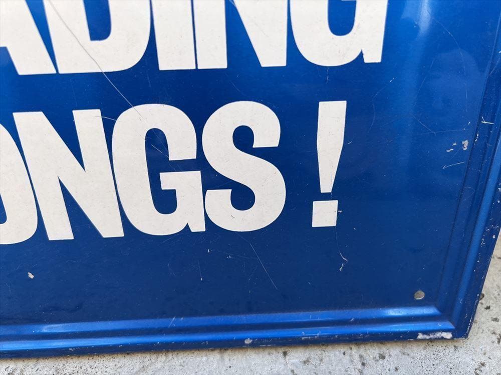 ビンテージ看板 LESSLESS TRA THAN LEADING LONGS！