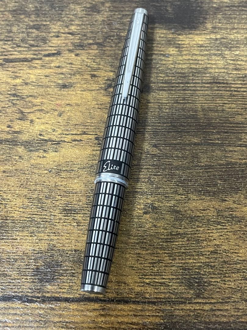 筆記確認＆洗浄済み　1978年製　18金　蝕刻　格子　パイロット　万年筆　細字