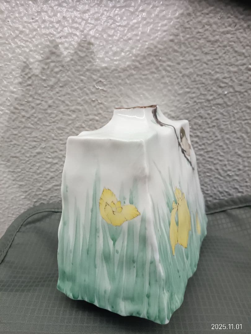 九谷焼　中村陶志人作　手書き野鳥　一輪生　人気陶芸家　黄色い花