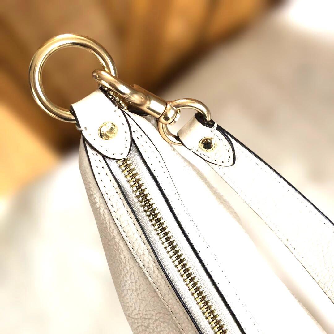 ［かなり美品］コーチ　ハーフムーン　ワンショルダー　バッグ　2way ホワイト系