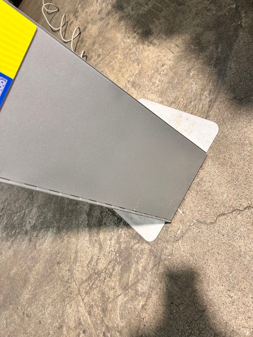 両替機•ラモン1000•株式会社マリンゲーム••新札対応品・ガチャガチャの横に