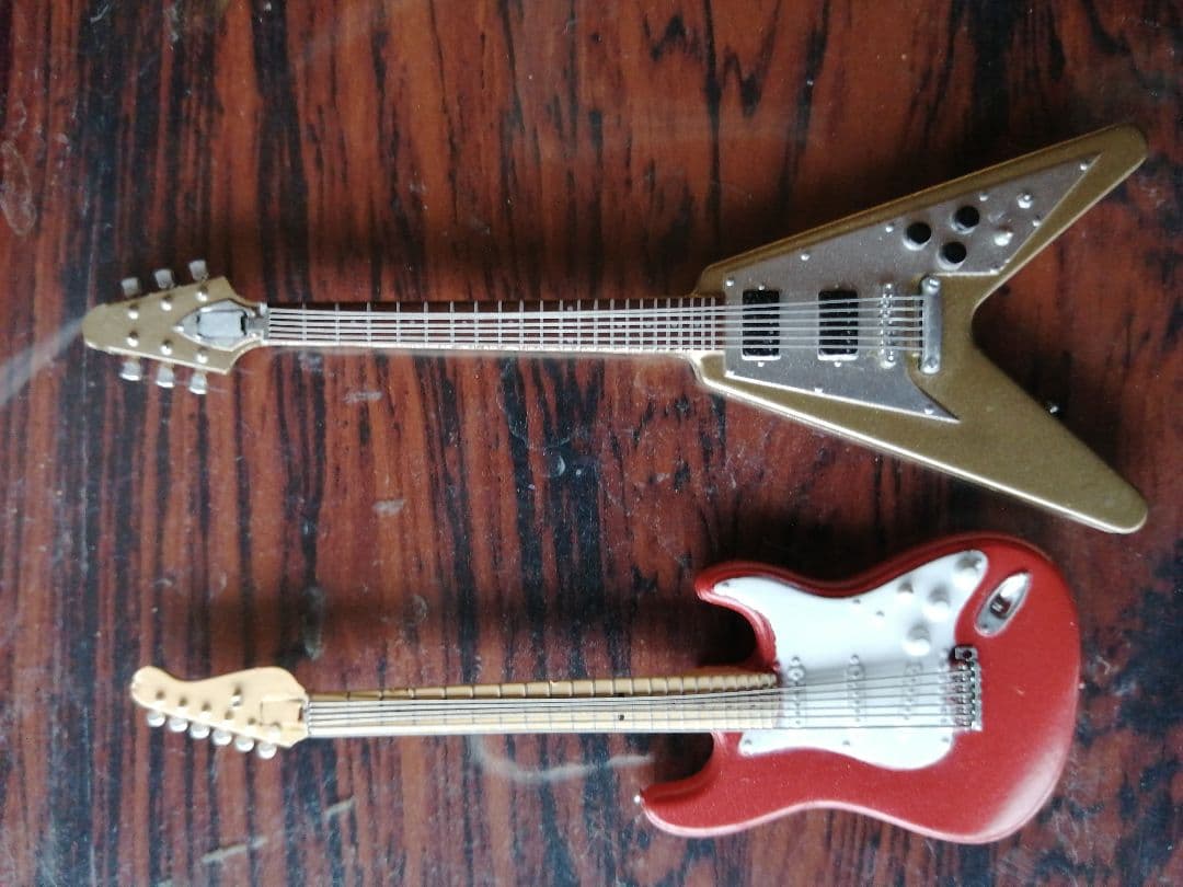 BECKギターコレクション他9本,ケース3個,スタンド３本,コユキ,飾り棚付